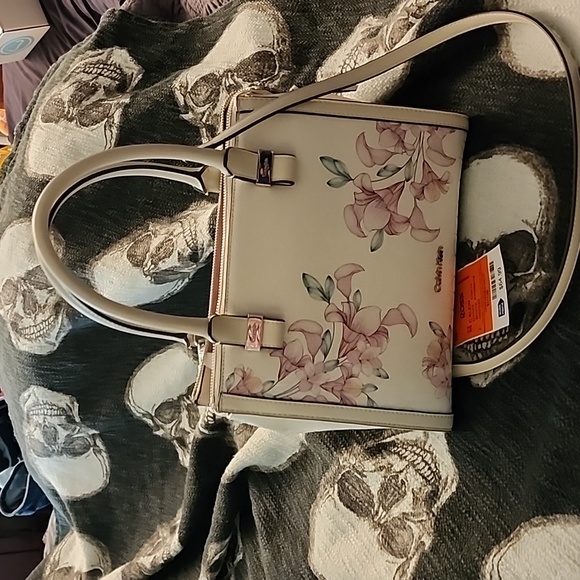 Beautiful Calvin Klein white floral purse - Picture 1 of 15